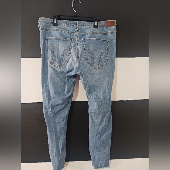 Hollister Women Mide Rise Crop Super Skinny Ripped Jeans - Picture 7 of 8